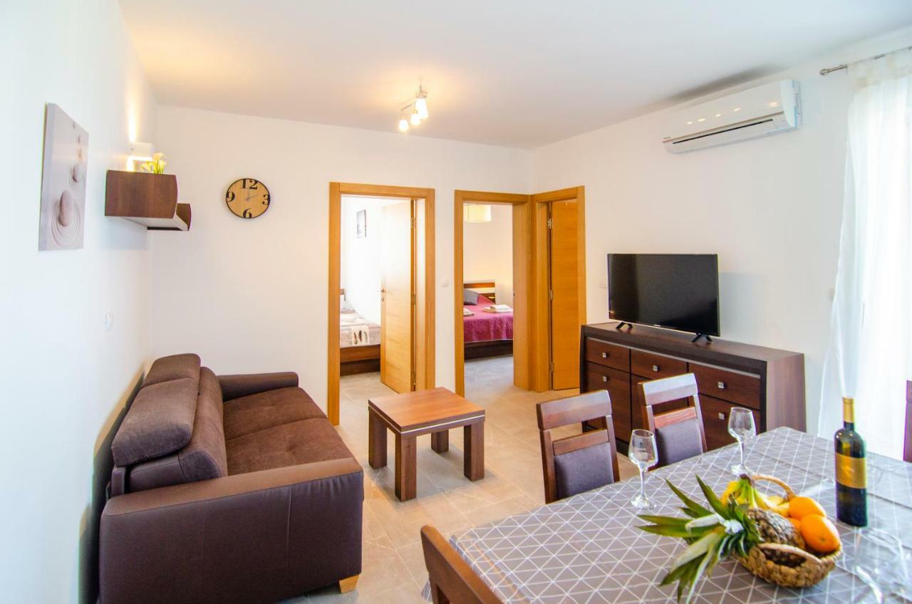 Apartments Sara 2 โบล ภายนอก รูปภาพ