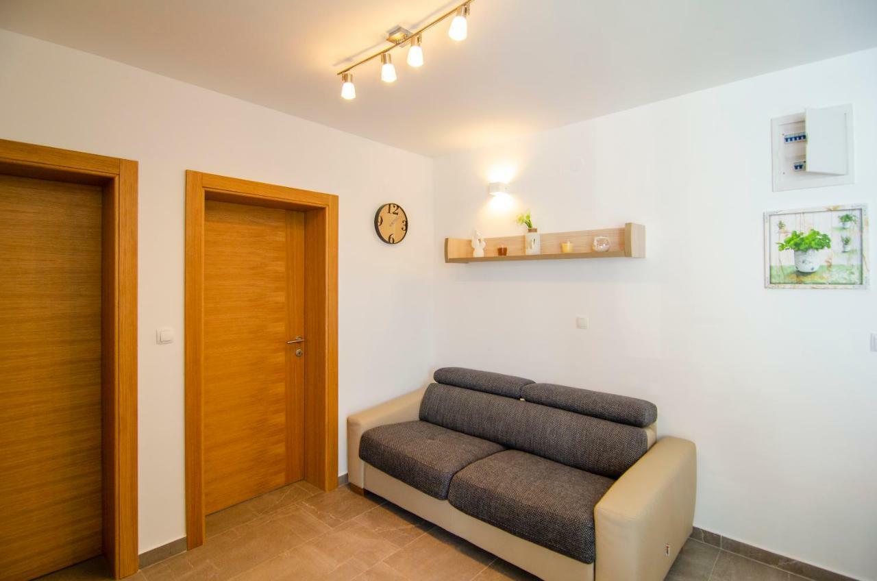 Apartments Sara 2 โบล ภายนอก รูปภาพ