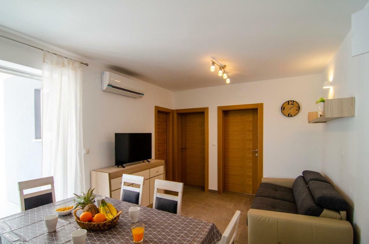 Apartments Sara 2 โบล ภายนอก รูปภาพ